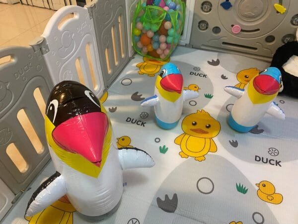 Small Indoor Children Playground Home kids play center Kids Party Center Kindergarten Play Center Safety Play Center Plastic Baby Playpen Inflatable Penguin Tumbler Plush Sit Baby Sofa - 图片 4