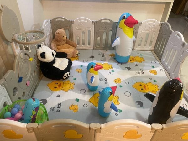 Small Indoor Children Playground Home kids play center Kids Party Center Kindergarten Play Center Safety Play Center Plastic Baby Playpen Inflatable Penguin Tumbler Plush Sit Baby Sofa - 图片 6